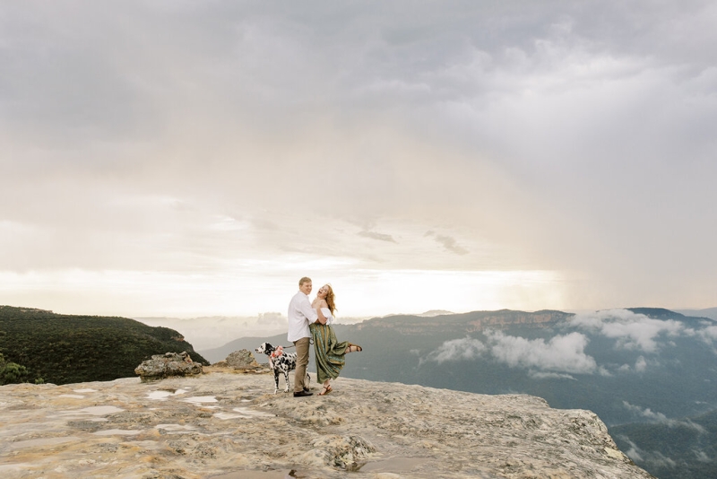 Hannah-Joel-Pre-wedding-dog-blue-mountains