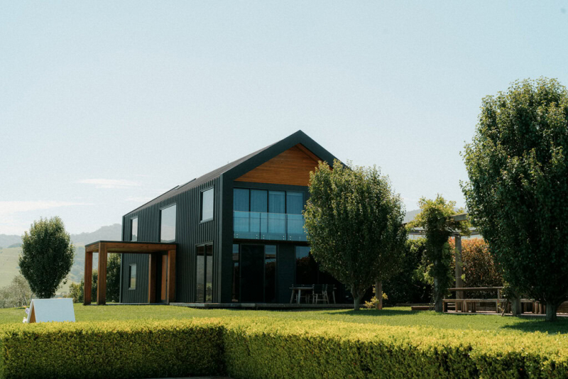 Sam and Ashlee wedding at Seacliff House Gerringong-16